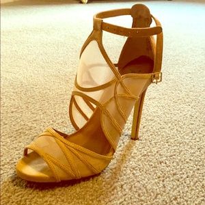 Steve Madden nude heels. Size 9